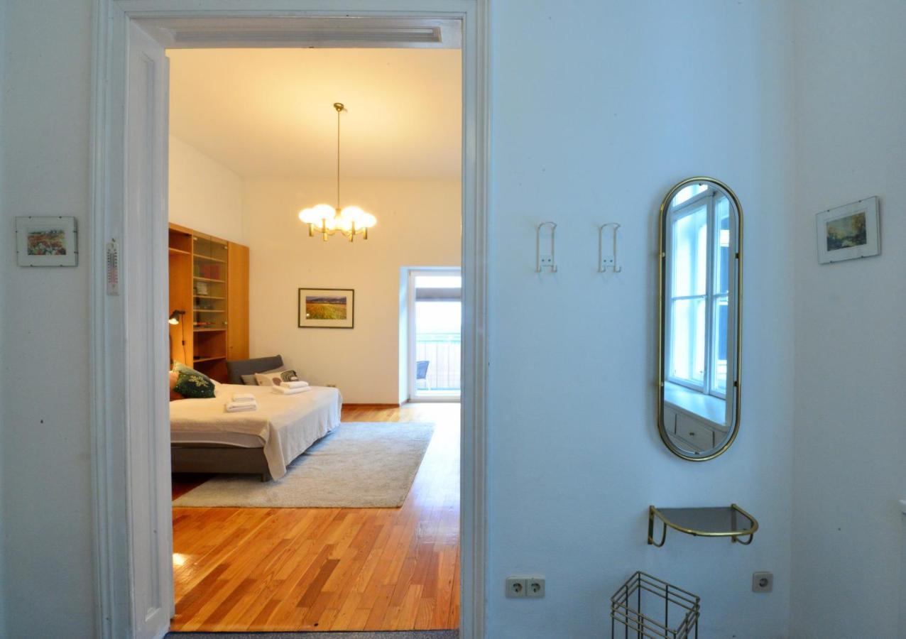 Appartement Charming With Balcony In Hip & Trendy Margareten Wenen