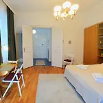 Schönbrunnerstrasse by EasyB&B