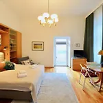 Schönbrunnerstrasse by EasyB&B